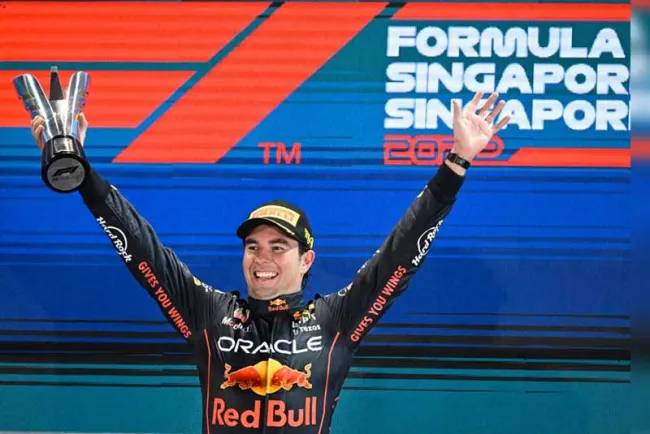 Logra Checo Pérez la mejor carrera de su vida en Singapur