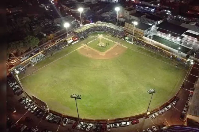 Disfrutan nogalenses de la fiesta mexicana de beisbol