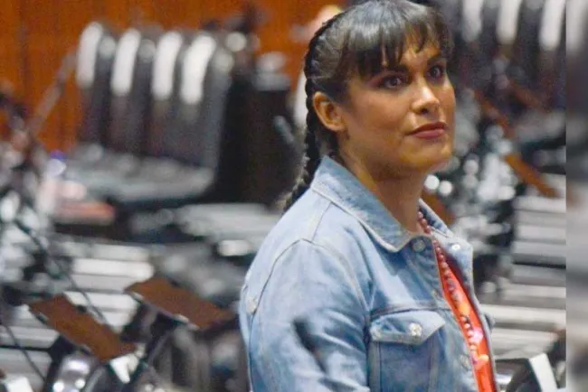 Acusa discriminación María Clemente por exigir su renuncia como legisladora tras video