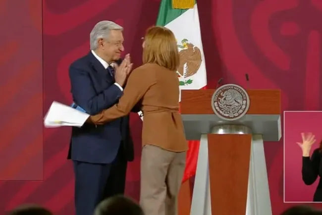 Tatiana Clouthier llora al renunciar a la Secretaría de Economía