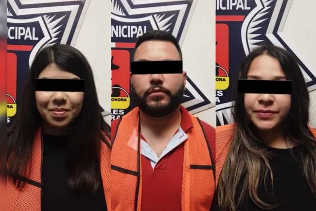 Agreden a policías; detienen a dos mujeres y un hombre