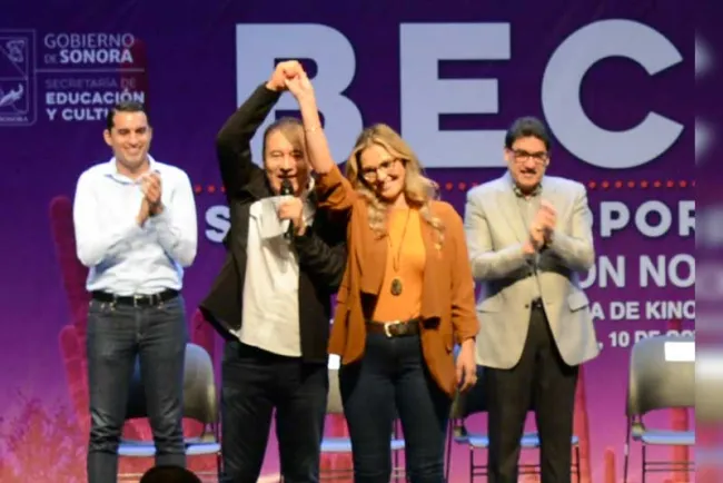 Respalda Azalia Guevara al Gobernador en incremento de becas