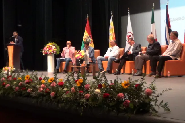 Imparten conferencia sobre Desarrollo Económico y Cultura en Festival Unidos por el Arte