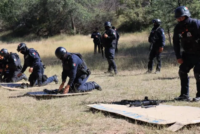 Imparten capacitación de tiro a policías