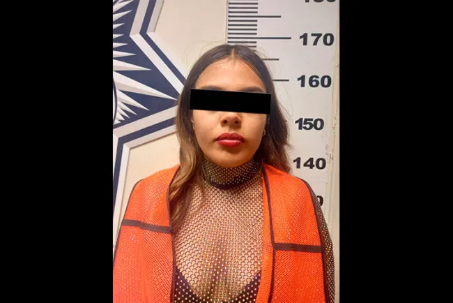 Choca mujer ebria contra vehículos en la Empalme-Nogales