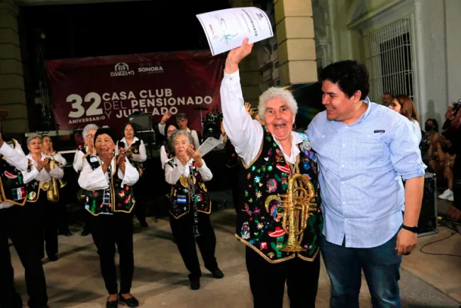 Realizan tributo a Juan Gabriel