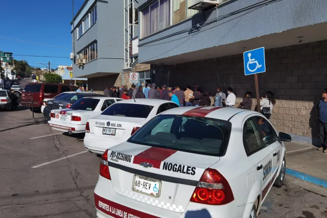 Solicitan taxistas poder trabajar con unidades 2012 en adelante