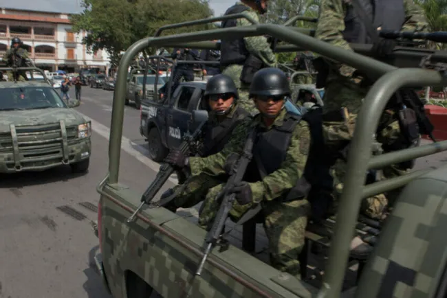 Descarta AMLO que Fuerzas Armadas aspiren al poder