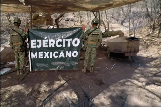 Aseguran mil 631 kilos de cristal en SLRC
