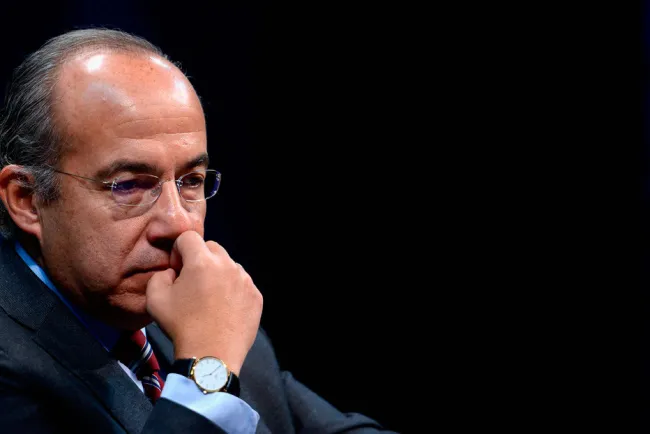 Investigan al expresidente Calderón por tráfico de armas