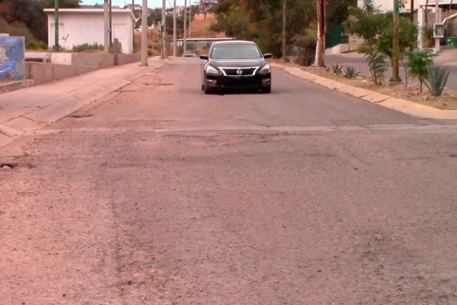 Denuncian residentes de Bellotas fugas de aguas y baches