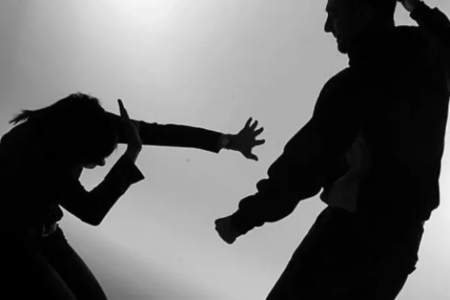 Van contra novios tóxicos y violentos