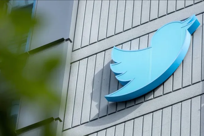 Planea Twitter cobrar a usuarios por ver videos