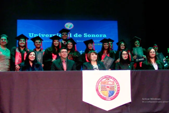 Culminan estudios alumnos de la Unison
