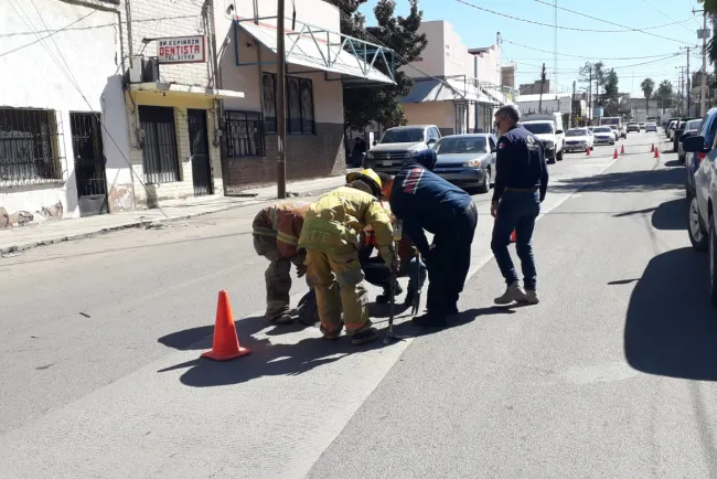 Reportan fuga de gas en drenaje