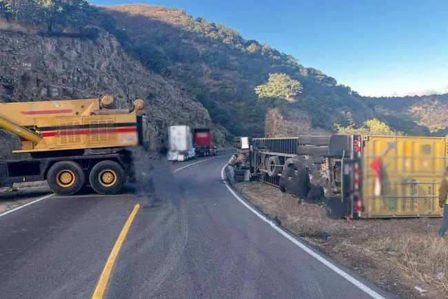 Se registra accidente en tramo carretero Santa Cruz-Cananea