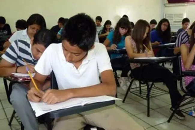 Alistan convocatoria de becas
