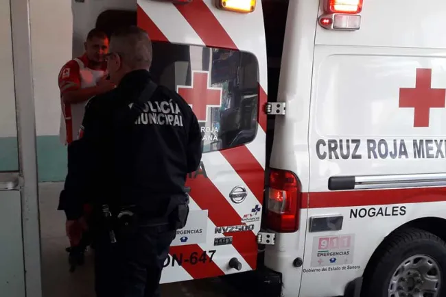 Se lastima pierna al huir de desconocidos