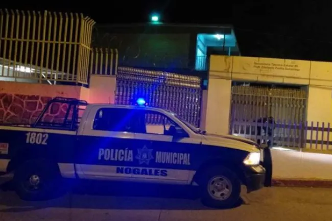 Roban láminas del techo de escuela primaria