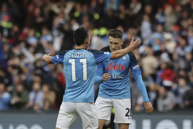 Aporta Lozano en triunfo de Napoli