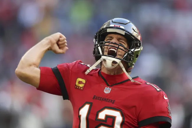 Brady guía a los Bucs