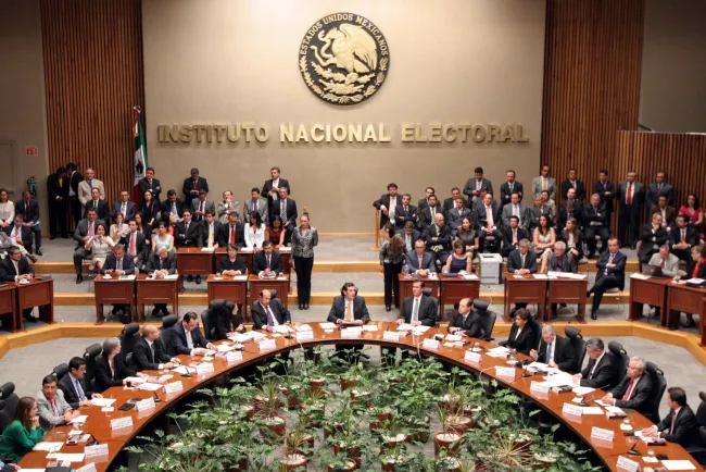 Hay otra manera de reducir presupuesto al INE sin violar la Constitución: AMLO