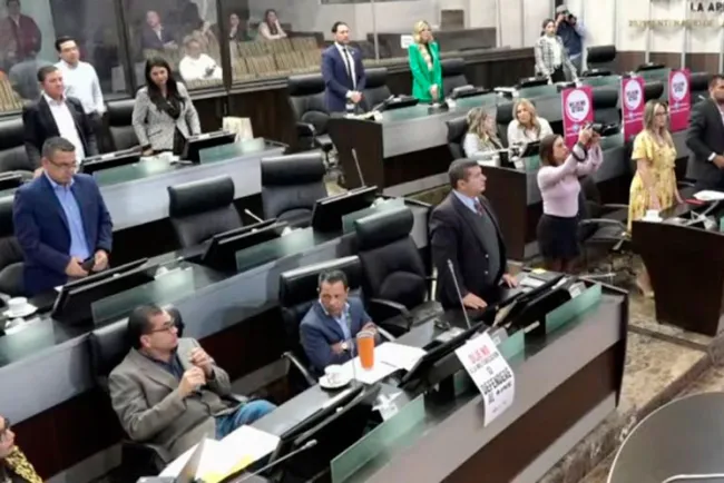 Congreso aprueba remoción de contralor del ISAF