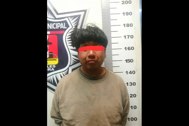 Golpea sujeto ebrio con roca a policía