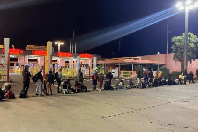 Detienen a grupo de migrantes en Arizona