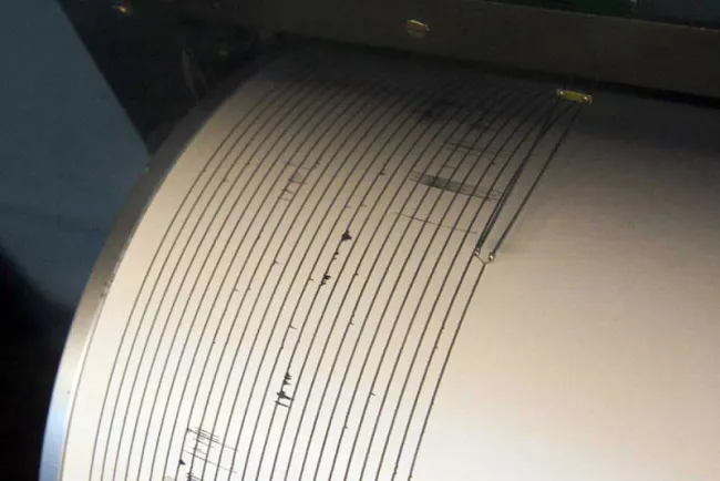 Sismo de magnitud 6.9 sacude la costa oeste de Indonesia