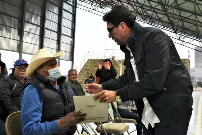 Recibe al fin Ernesto “El Indio” Yocupicio escrituras de su casa