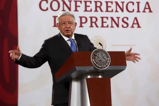 Marcha es para celebrar, no es por colores: AMLO
