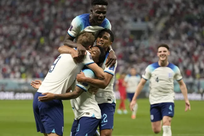 Arrasa Inglaterra a Irán
