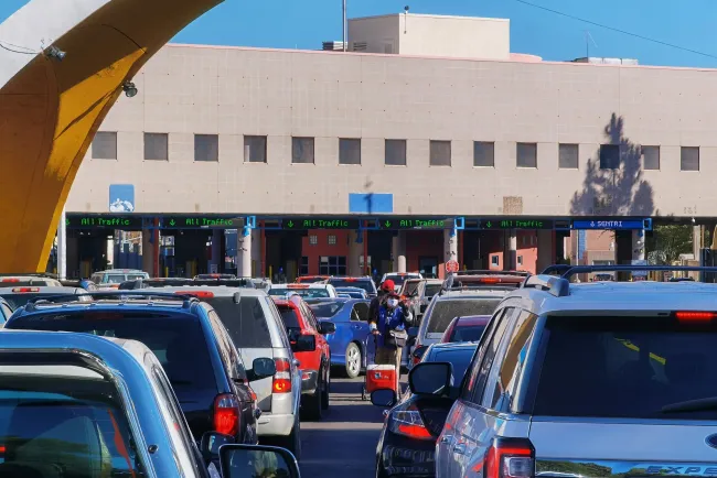 Apoyará Tránsito en filas de ingreso hacia EU por “Thanksgiving”