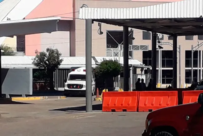 Escoltan a “abuelito” a garita fronteriza tras agresión