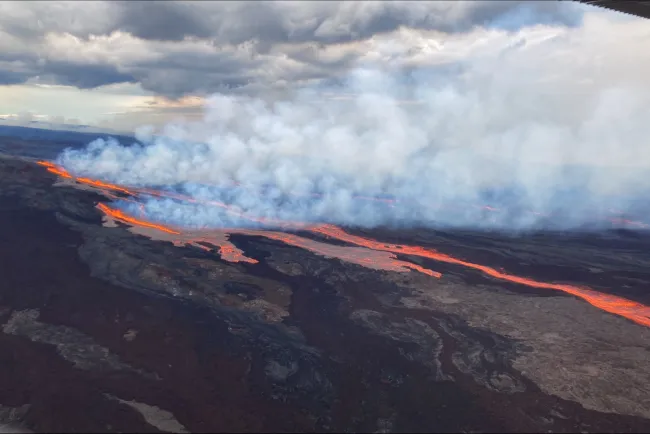 Volcán Mauna Loa entra en erupción