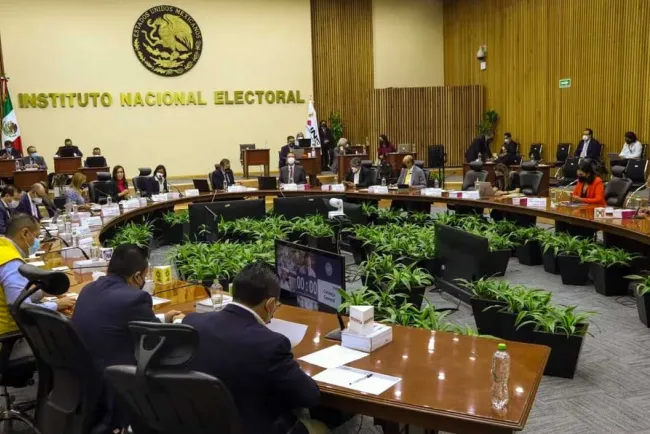 Multa INE a partidos por 673 mdp; Morena acusa “inquisición electoral”