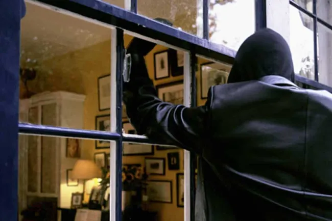 Entra desconocido a vivienda y se lleva varios artículos