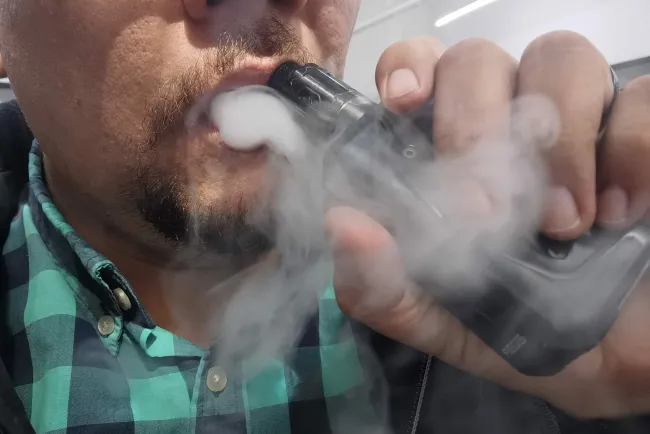 Llaman a no regalar cigarros electrónicos