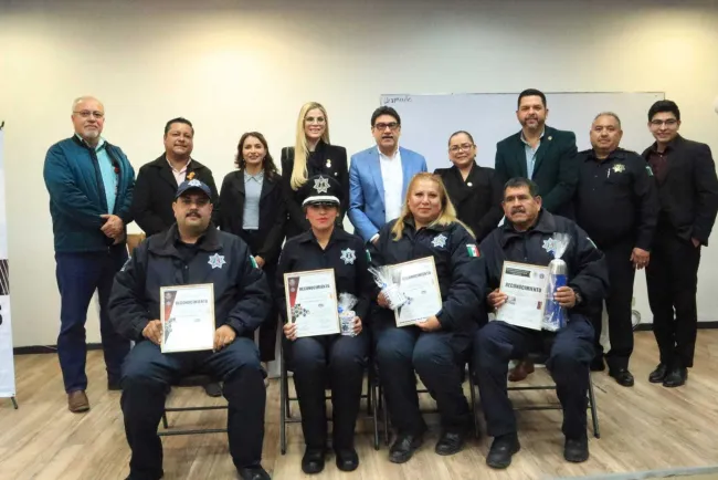 Premian al ‘Policía del Mes” con presencia del Alcalde
