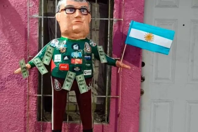 Crean piñata de ‘Tata Martino’; para fiestas decembrinas