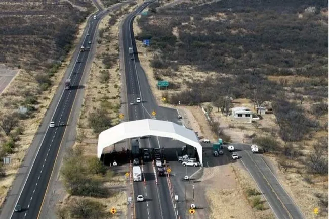 Detienen a hombre junto con su hija por llevar fentanilo