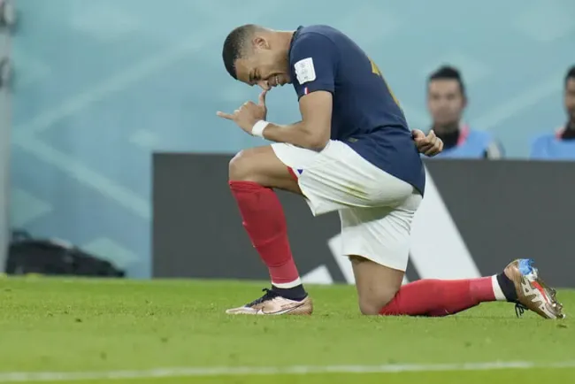 Recital de Mbappé en triunfo francés