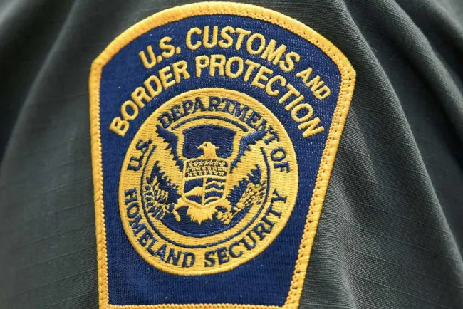 Sentencian a exagente de la CBP por agresión sexual contra menor