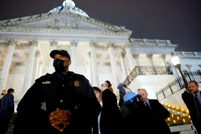 Recibirán policías Medalla de Oro por labores en ataque al Capitolio de EU