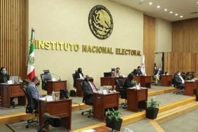 Plan B si toca al INE: baja salarios, elimina fideicomisos y al secretario ejecutivo