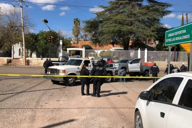 Fuerte reacción policíaca provoca choque de camioneta