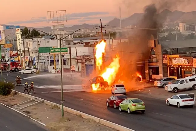 Arde pipa que transportaba gas en Hermosillo