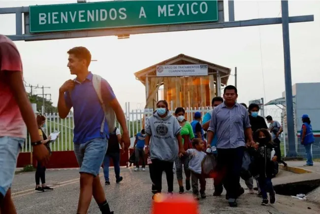 Bloquea Juez de EU intento de Biden de poner fin a Quédate en México