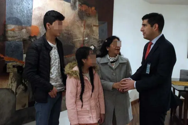 Llega a México familia de Pedro Castillo tras asilo político